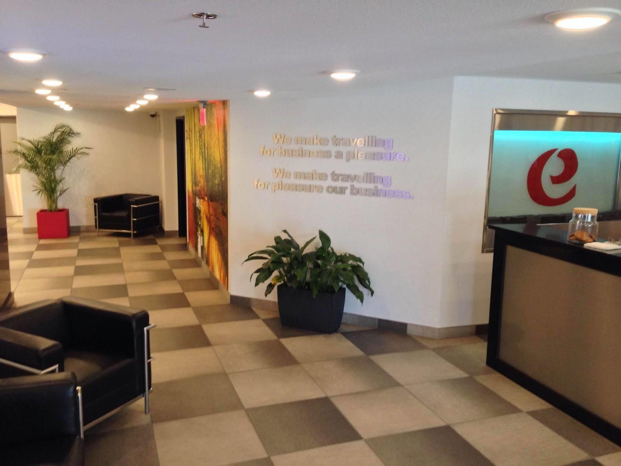 Hotel Elan Калгари Экстерьер фото
