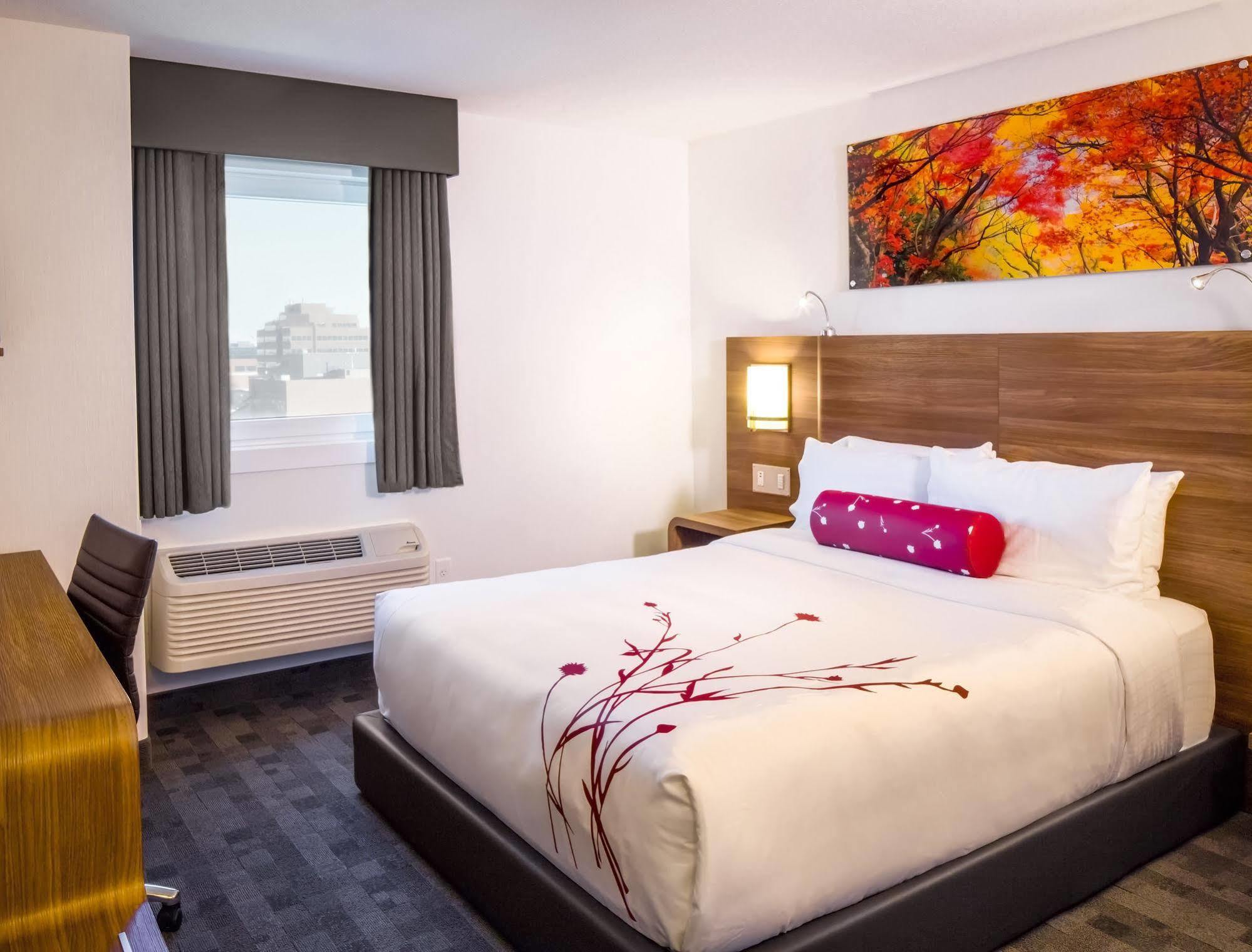 Hotel Elan Калгари Экстерьер фото