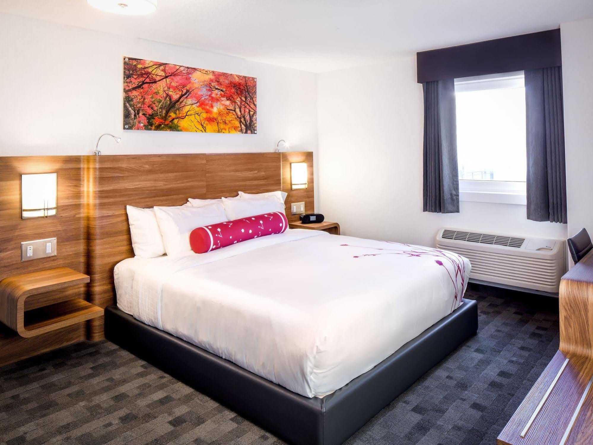 Hotel Elan Калгари Экстерьер фото