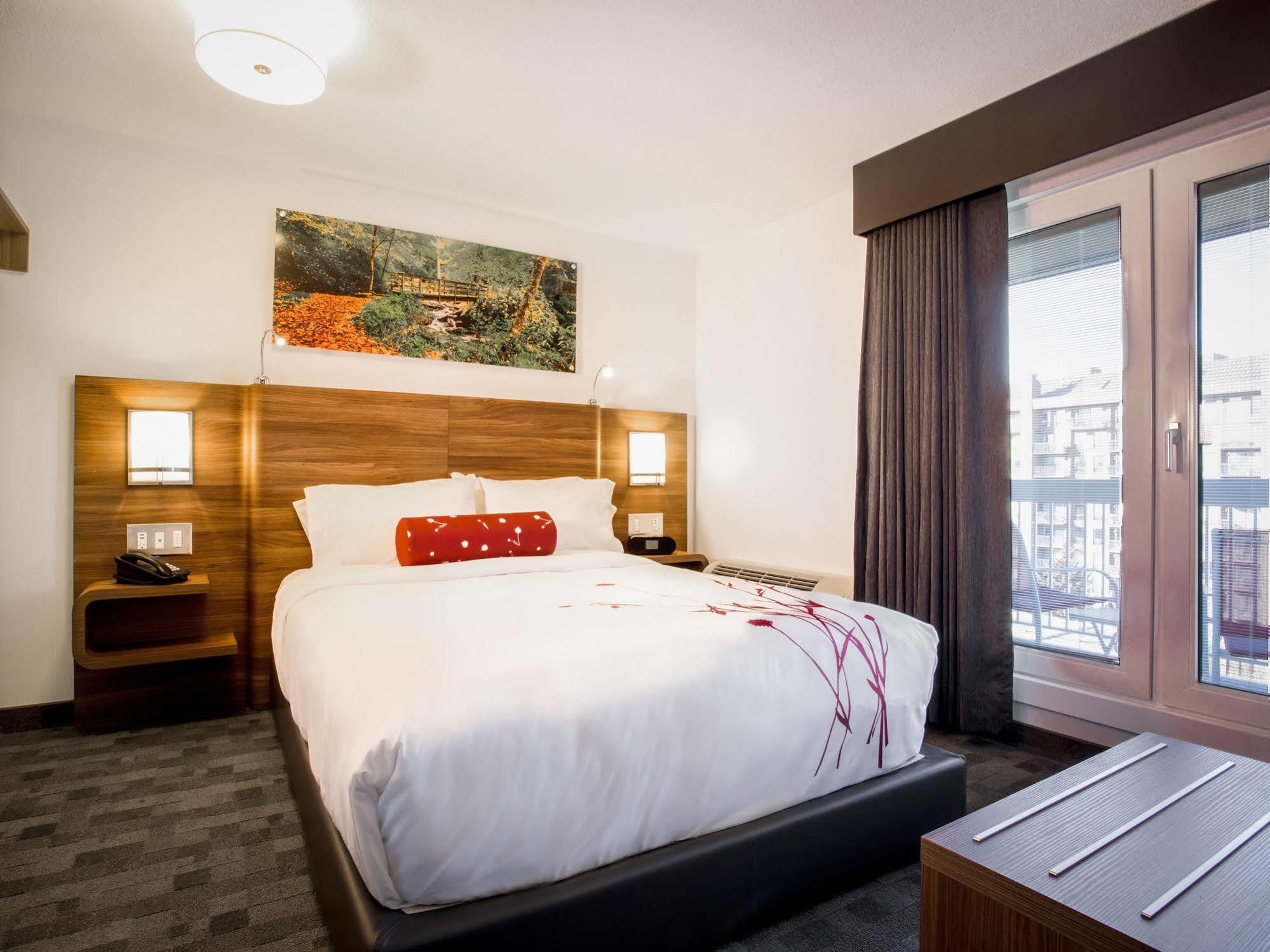 Hotel Elan Калгари Экстерьер фото